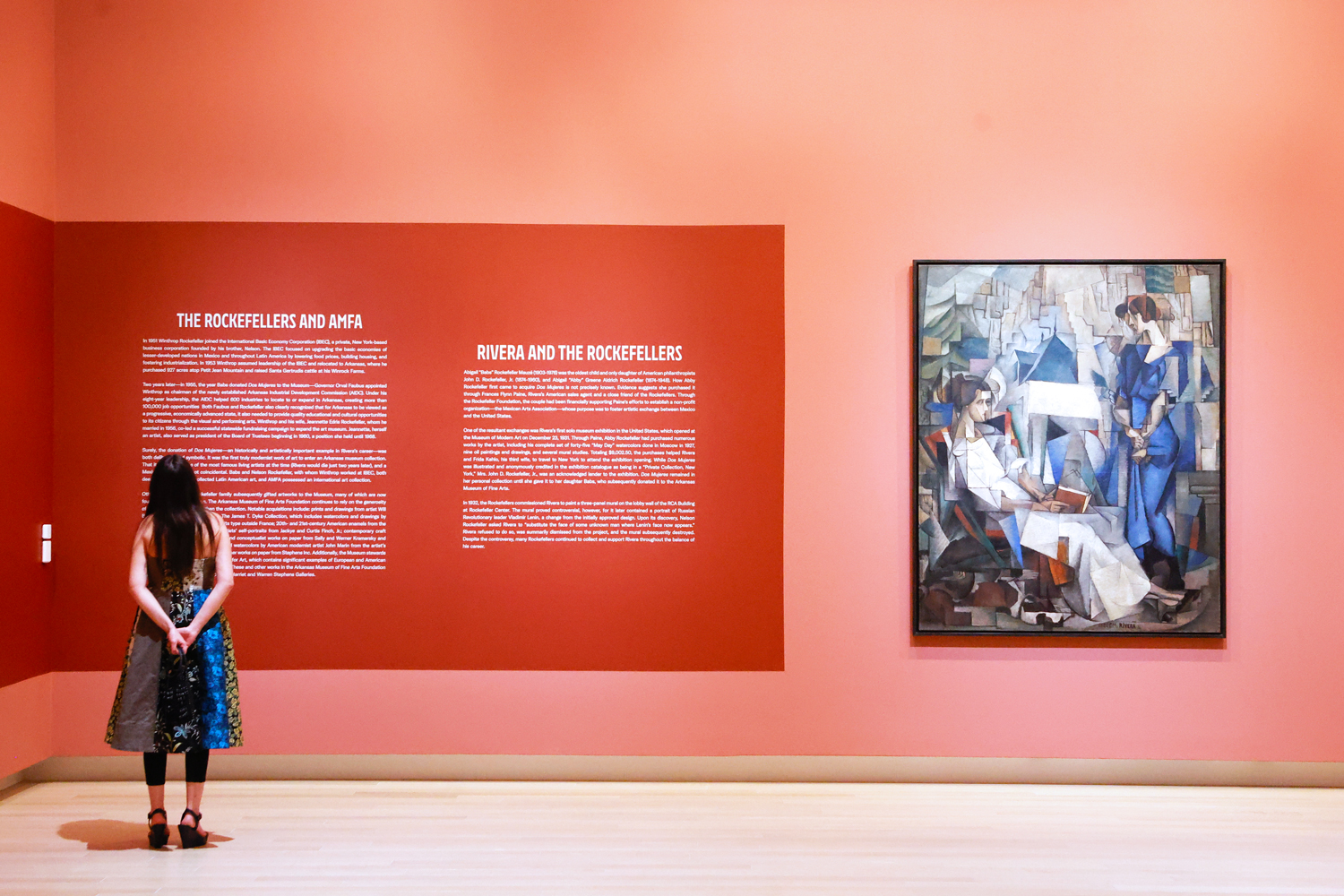 Picture of the Dos Mujeres painting in the exhibition gallery